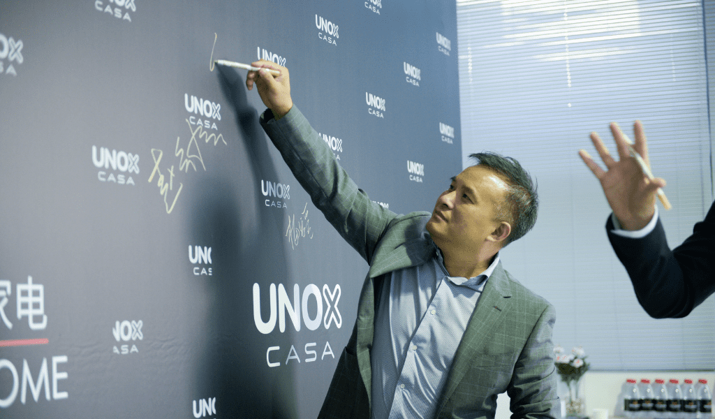 Waies Moka Director David signing the Unox Casa Wall