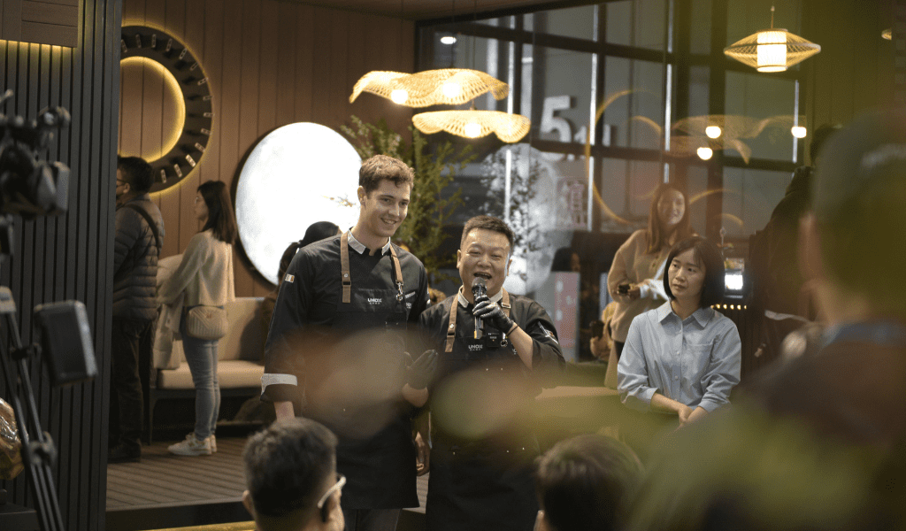 I corporate chef Unox Casa allo stand di Yardcom durante la fiera CBD Shanghai