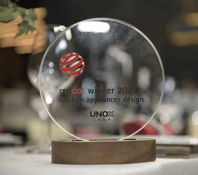 Unox Casa Red Dot Design Award glass prize-statue