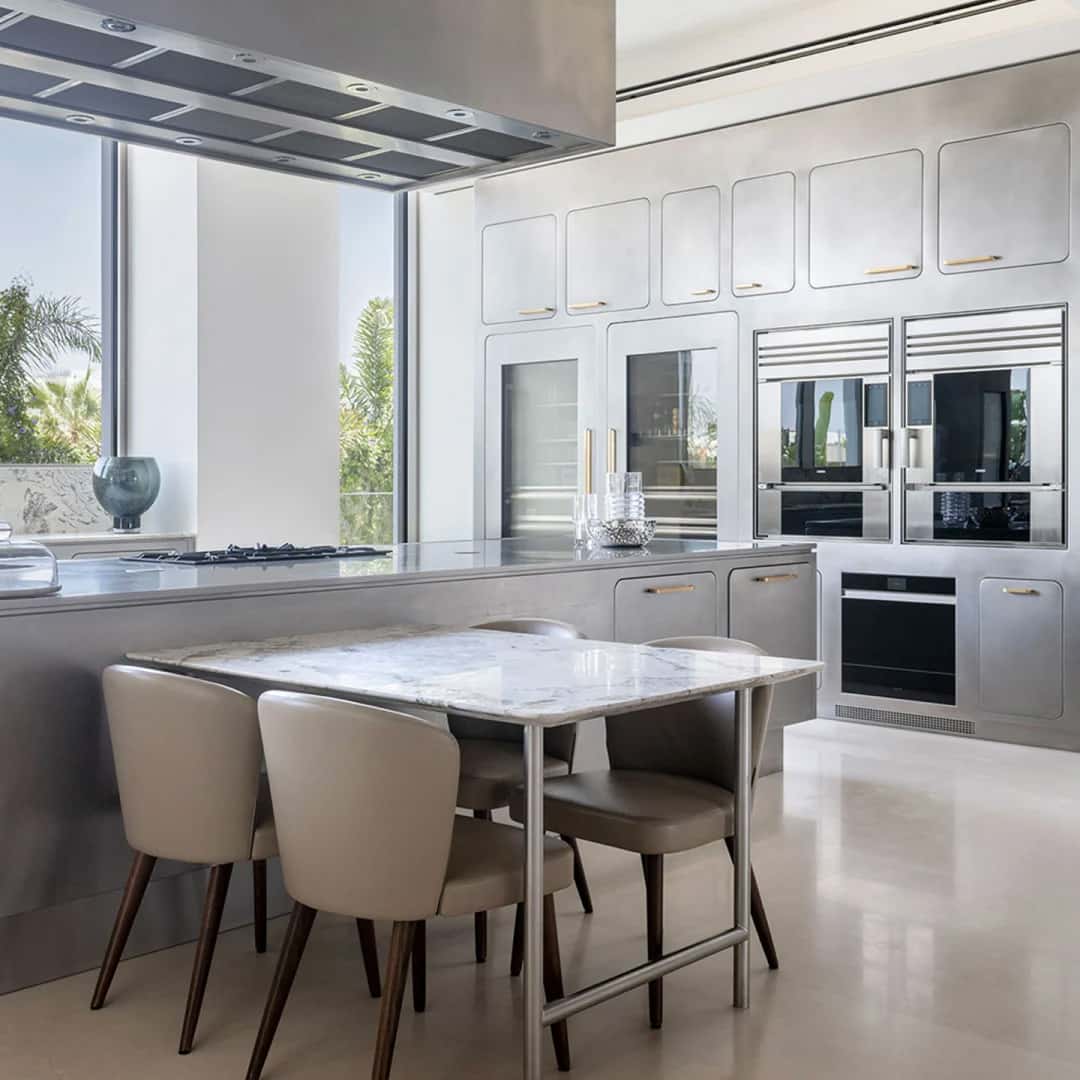 Unox Casa SuperOven Model 1 : Four intelligent de luxe à double chambre avec finition en acier inoxydable, le meilleur choix pour les cuisines résidentielles haut de gamme.